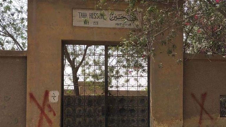 عميد الأدب العربي طح حسين