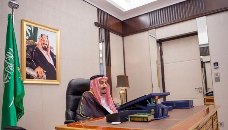 الملك سلمان لدى ترؤسه مجلس الوزراء السعودي 