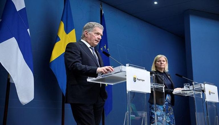 رئيس وزراء السويد في مؤتمر صحفي مع رئيس فنلندا