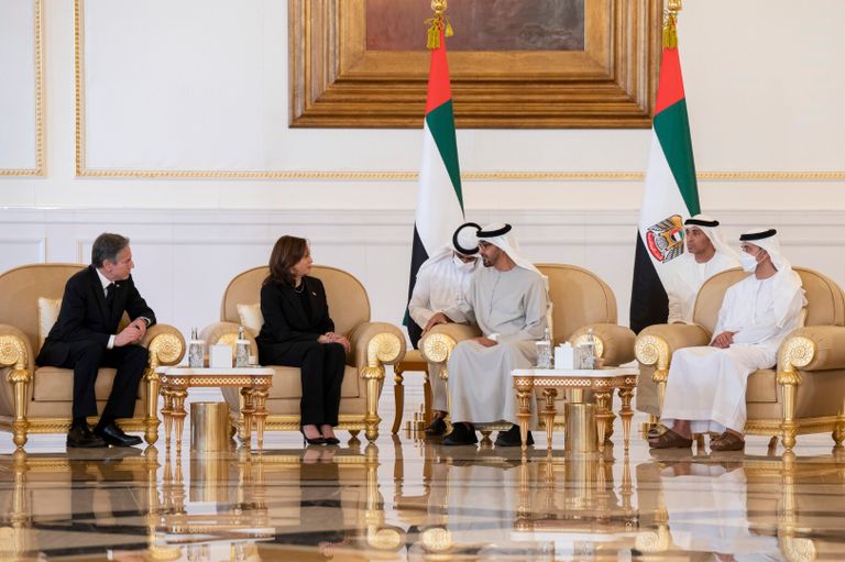 رئيس دولة الإمارات الشيخ محمد بن زايد يتلقى واجب العزاء من نائبة الرئيس الأمريكي كامالا هاريس