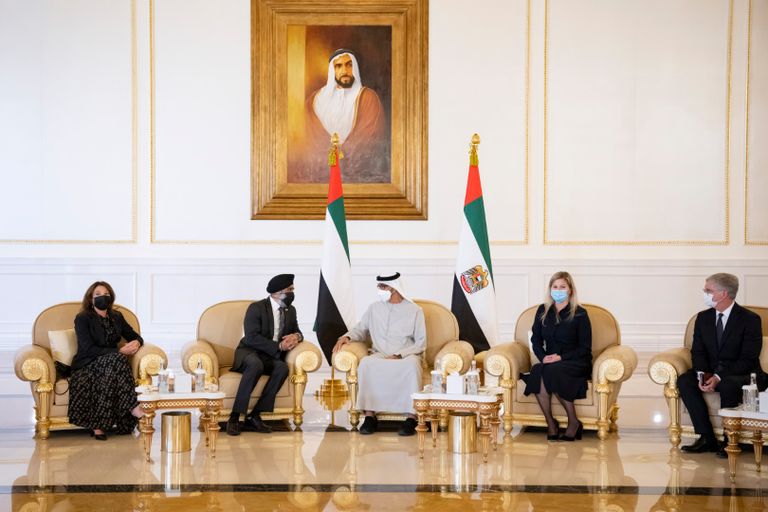 رئيس دولة الإمارات الشيخ محمد بن زايد يتلقى واجب العزاء من نائبة الرئيس الأمريكي كامالا هاريس