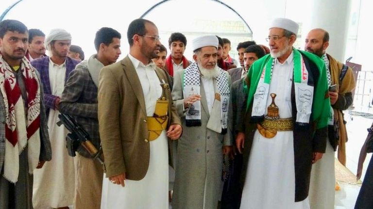 مقابر أنصار الحوثي باتت مقار لتجنيد المقاتلين