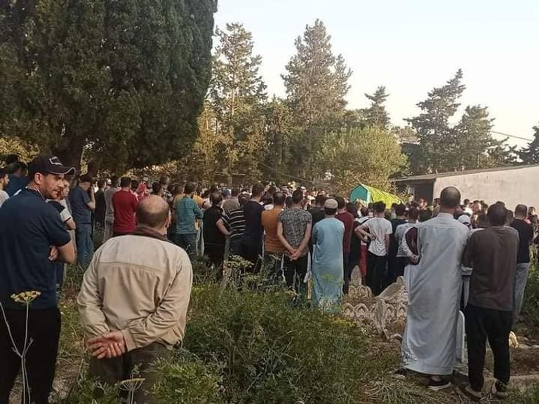 جنازات الشباب الجزائريين الـ11 الذين هلكوا في عرض البحر جنازة الشباب الجزائريين الـ11 الذين هلكوا في عرض البحر