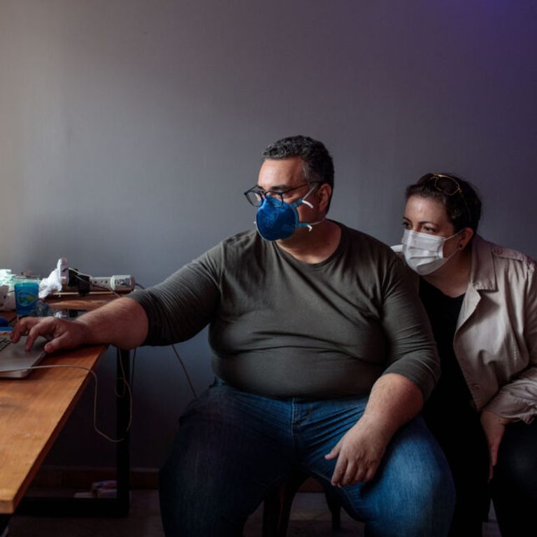 نظريات تفسر لماذا لم يصب البعض بـ "كوفيد" حتى الآن