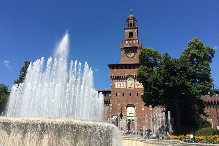 قلعة سفورزيسكو في إيطاليا معالم إيطاليا السياحية