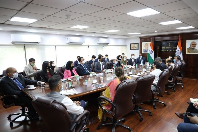 جانب من لقاء الإمارات والهند لتعزيز التعاون الاقتصادي بين البلدين جانب من زيارة وفد الإمارات إلى الهند