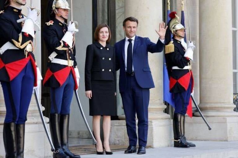 رئيس مولدوفا مايا ساندو تصل الأراضي الفرنسية