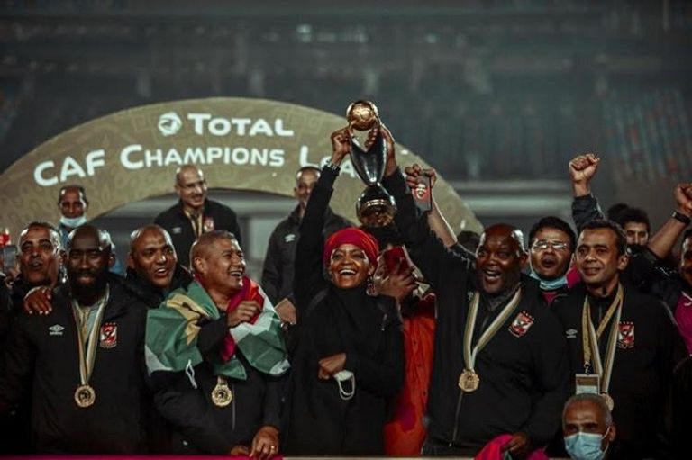 موسيماني يحتفل بلقب دوري أبطال أفريقيا