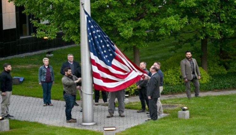 إعادة رفع العلم فوق السفارة الأمريكية في كييف