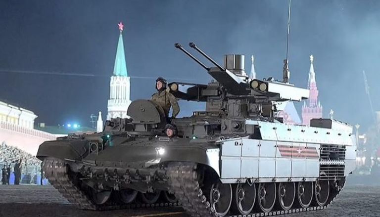 الدبابة تيرميناتور خلال عرض عسكري