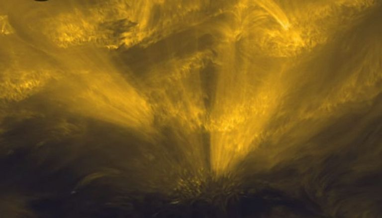 صورة غير مسبوقة للشمس تظهر الحاجز القنفذي