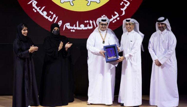 عبدالله الشمري بطل تحدي القراءة العربي في قطر