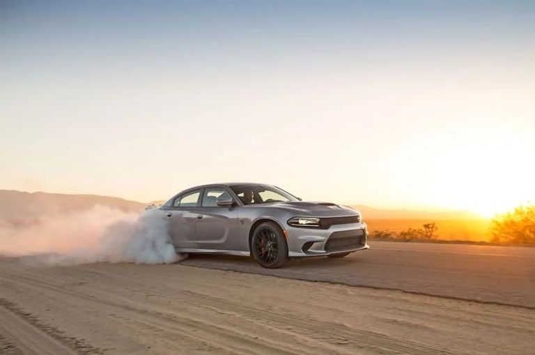 طراز Dodge Charger SRT Hellcat موديل عام 2015