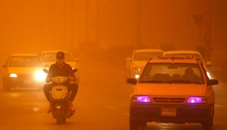 سماء العراق تتحول للون الأحمر بسبب التغير المناخي