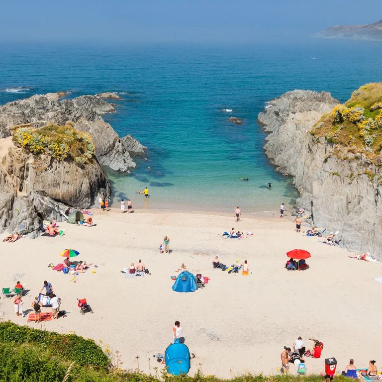 مدينة Devon في المملكة المتحدة مدينة Bodrum التركية