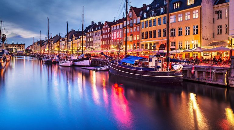 مدينة Copenhagen  مدينة Reykjavik