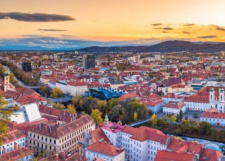 مدينة Graz مدينة Reykjavik