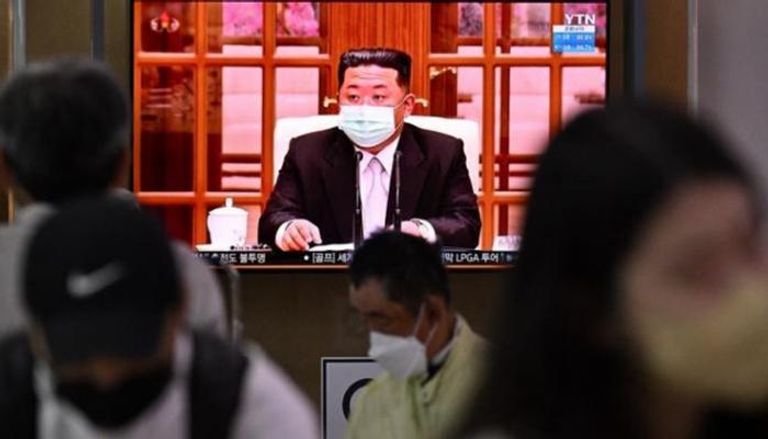 زعيم كوريا الشمالية مرتديا كمامة طبية