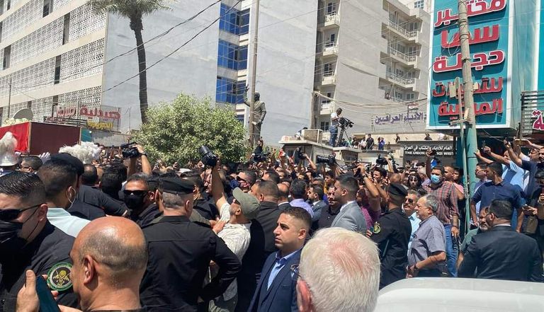 تشييع جثمان الشاعر العراقي مظفر النواب