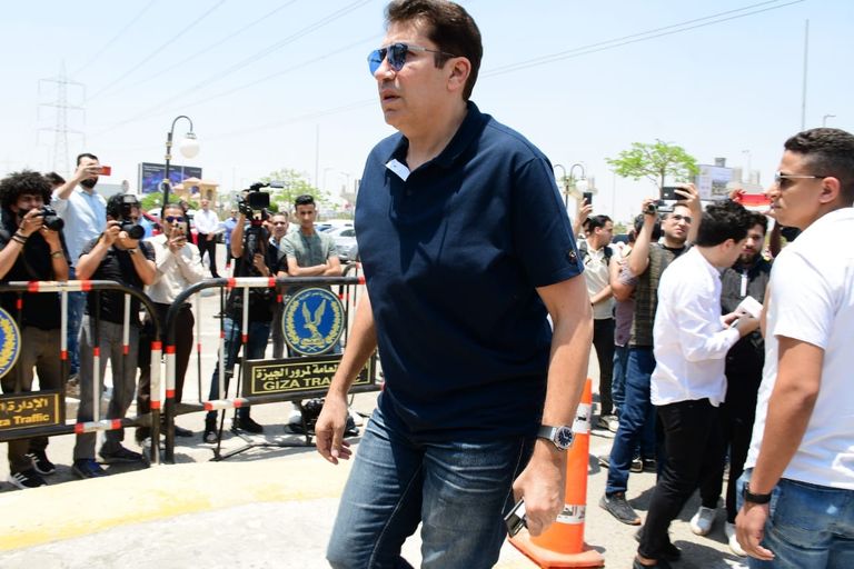 الفنانة يسرا في جنازة سمير صبري