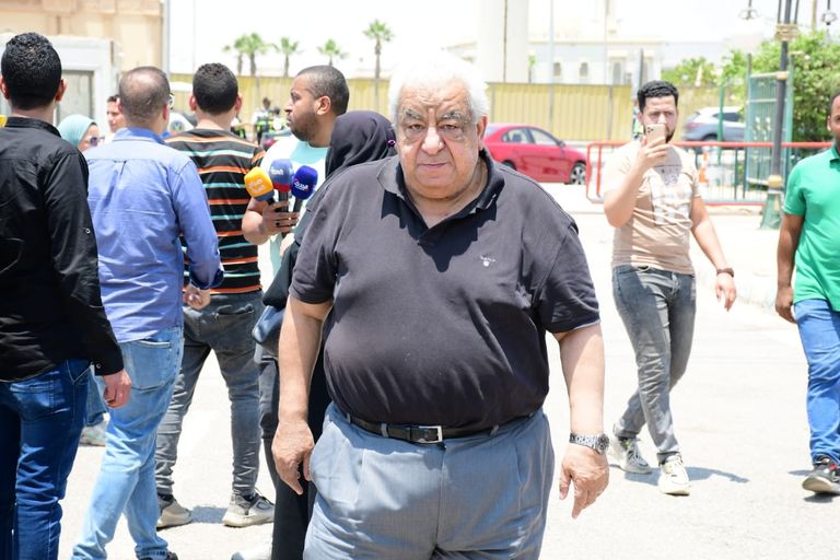 الفنانة يسرا في جنازة سمير صبري