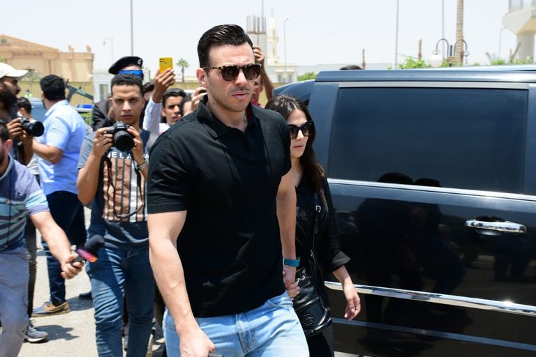 الفنانة يسرا في جنازة سمير صبري