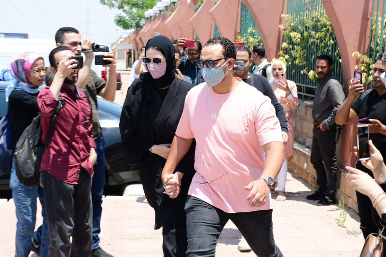 الفنانة يسرا في جنازة سمير صبري