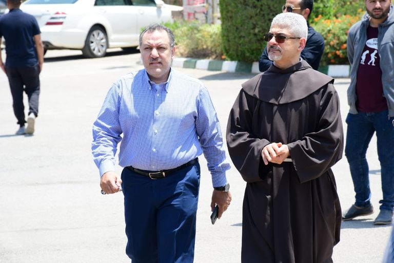 الفنانة يسرا في جنازة سمير صبري