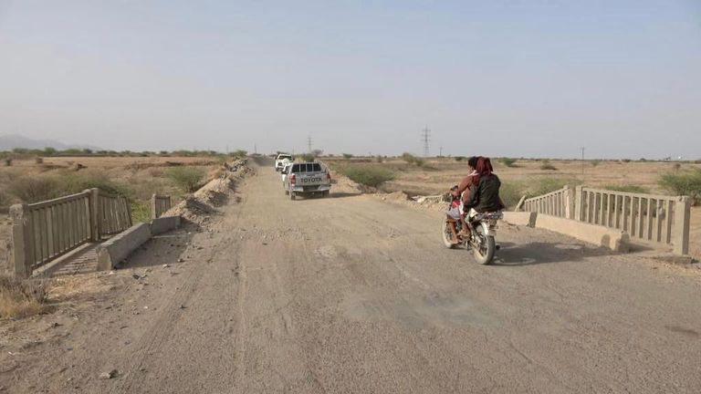 طريق يربط محافظتي الحديدة وتعز فتحته القوات المشتركة مؤخرا