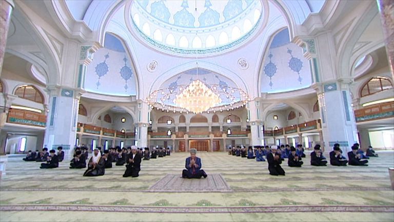 جانب من مراسم تأبين الشيخ خليفة بن زايد آل نهيان في تركمانستان