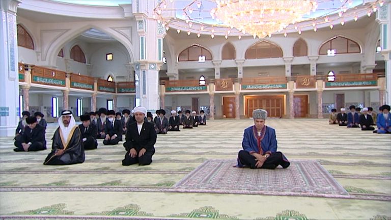 جانب من مراسم تأبين الشيخ خليفة بن زايد آل نهيان في تركمانستان