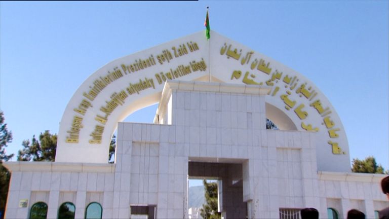 جانب من مراسم تأبين الشيخ خليفة بن زايد آل نهيان في تركمانستان