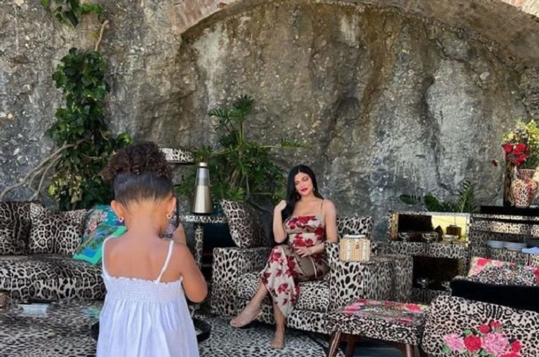 كورتني كارداشيان وترافيس باركر