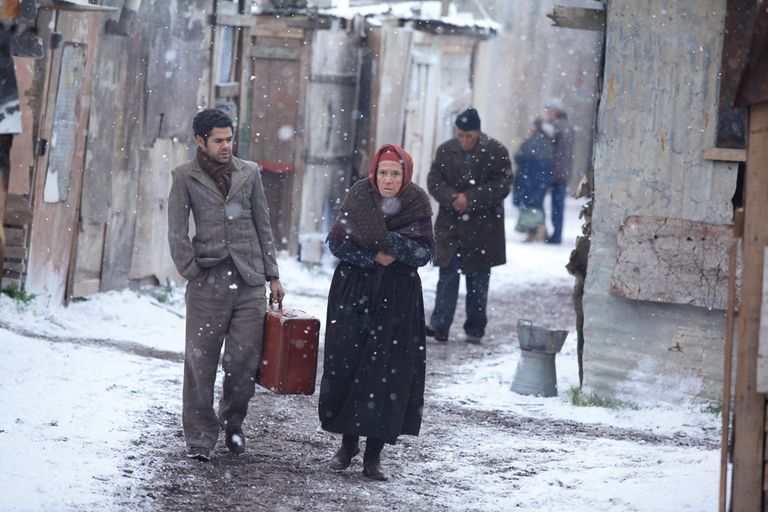 الممثلة الجزائرية شافية بوذراع في فيلم خارجون عن القانون الفنانة الجزائرية الراحلة شافية بوذراع - أرشيفية