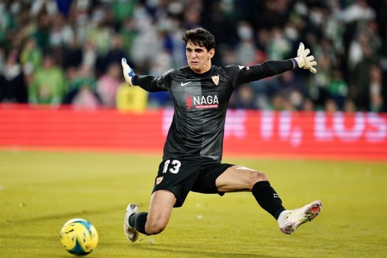 ياسين بونو أفضل حارس في الدوري الإسباني