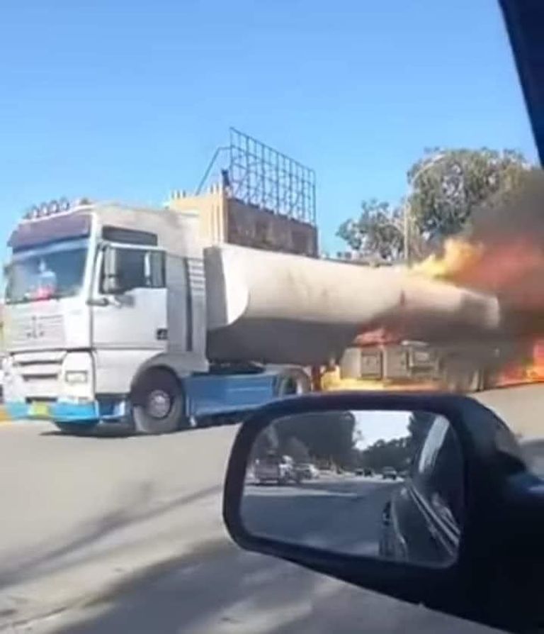 قائد شاحنة النفط ببنغازي يقودها سريعا لانقاذ السكان