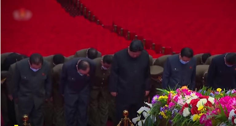 كيم جونج أون يبكي أمام