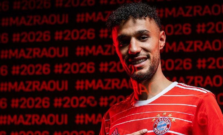 نصير مزراوي نصير مزراوي وصالح حميديتش يحملان قميص بايرن ميونخ