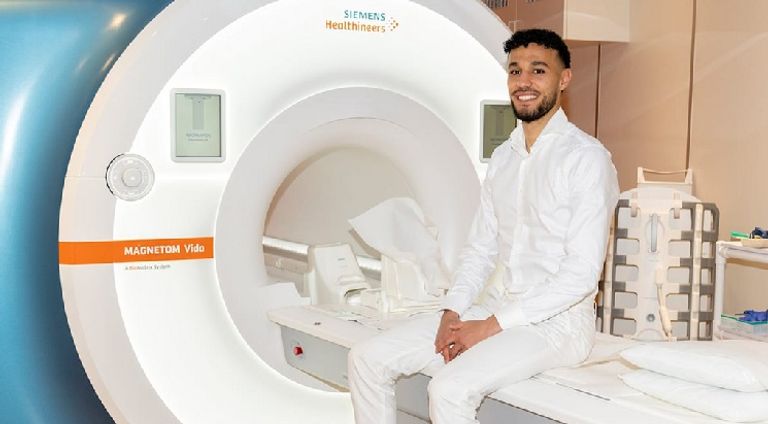 مزراوي في الكشف الطبي نصير مزراوي وصالح حميديتش يحملان قميص بايرن ميونخ