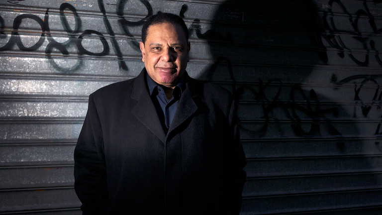 الروائي المصري علاء الأسواني