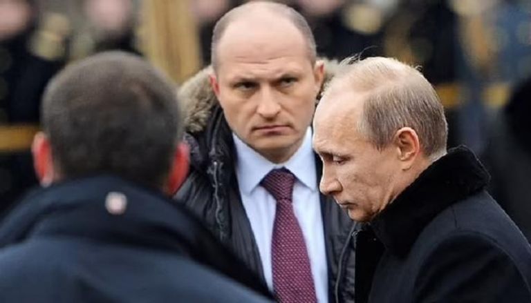 بوتين وحارسه الشخصي - ديلي ميل
