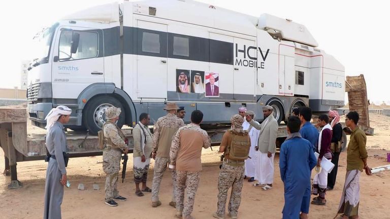 جانب من تدشين العمل في منفذ هيجة العبد بتعز