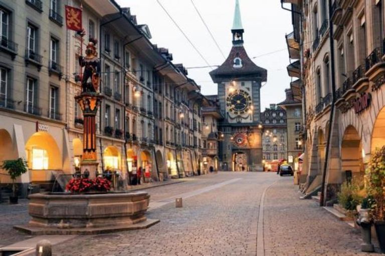 برج الساعة أحد أفضل أماكن السياحة في سويسرا