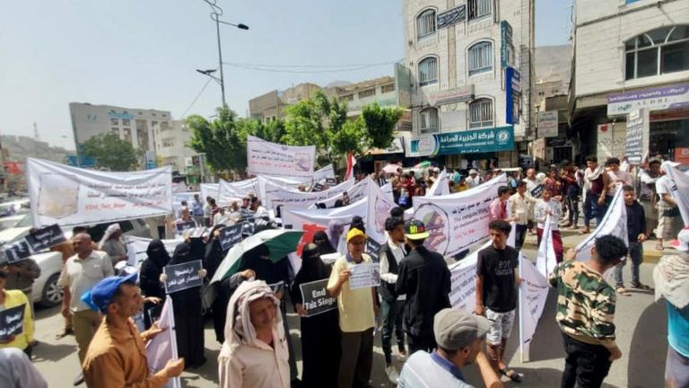 مظاهرات تعز تندد بحصار الحوثي للمدينة