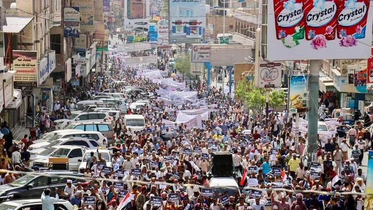 مظاهرات تعز تندد بحصار الحوثي للمدينة