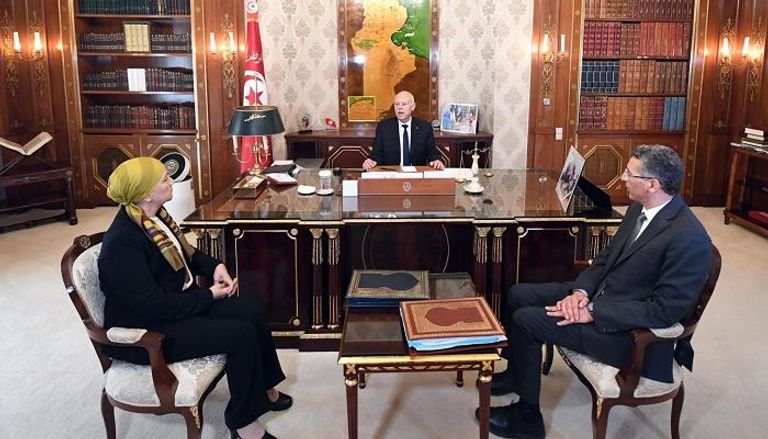 الرئيس التونسي قيس سعيد خلال لقائه وزيري العدل والداخلية