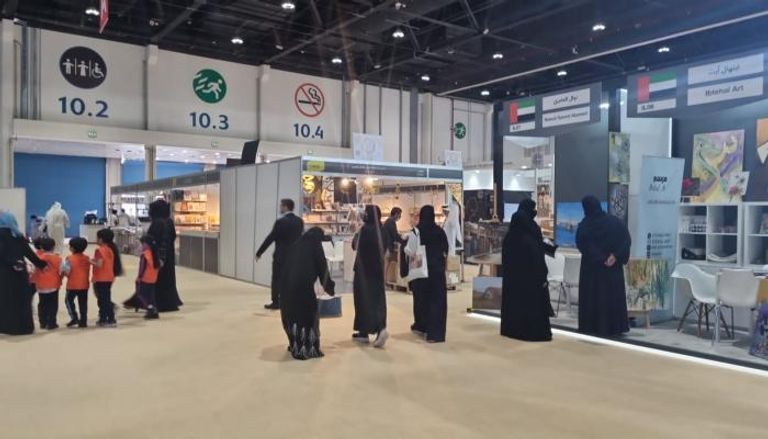 جانب من ندوة عالم ما بعد 2020 في معرض أبوظبي للكتاب