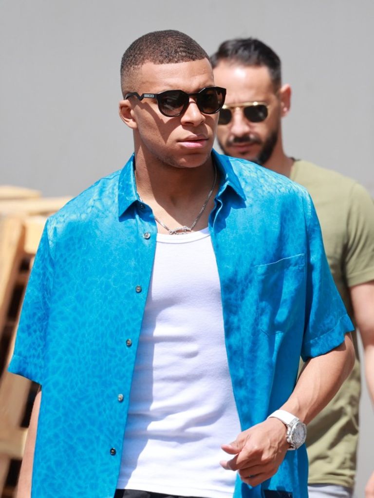 مبابي في كان أشرف حكيمي وكيليان مبابي