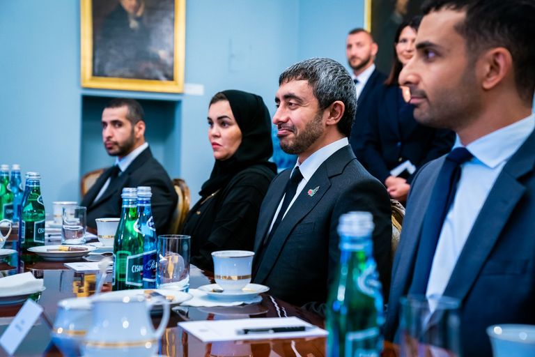 مباحثات إماراتية بولندية في وارسو خلال زيارة رسمية