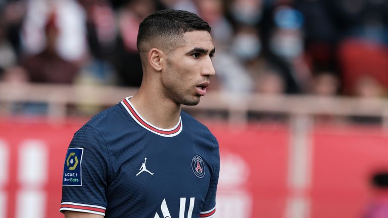أشرف حكيمي محمد صلاح يحمل جائزة الحذاء الذهبي